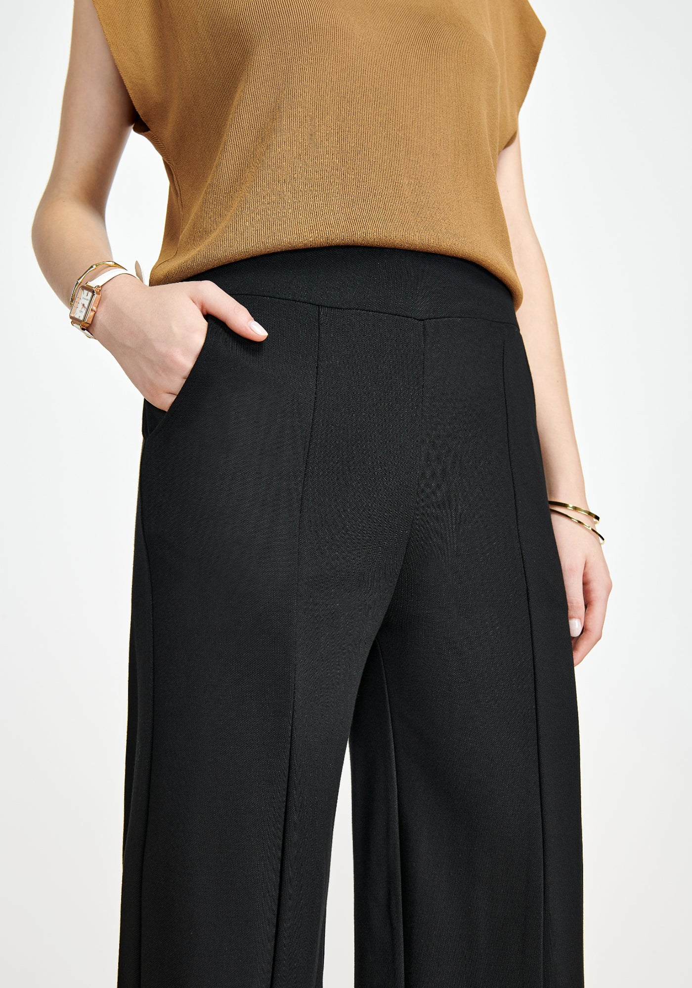 Wide-Leg Capri Pants